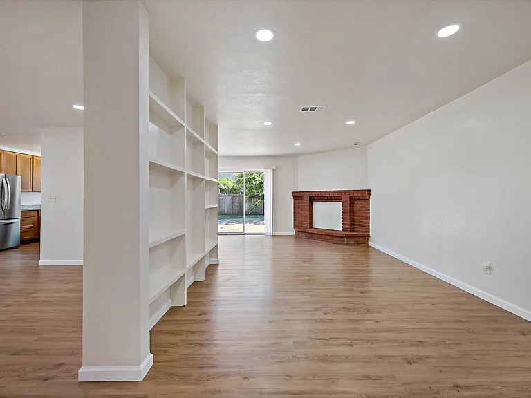 1401 Prospect Way — Photo 13