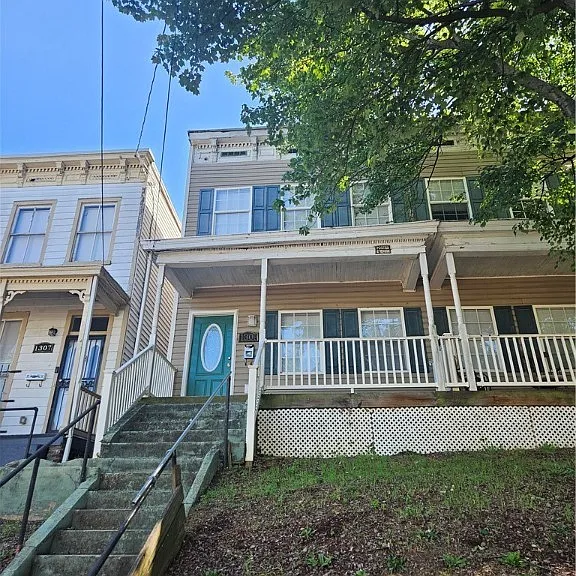 1309 W Clay St — Photo 1