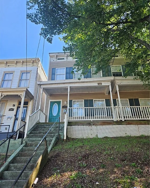 1309 W Clay St