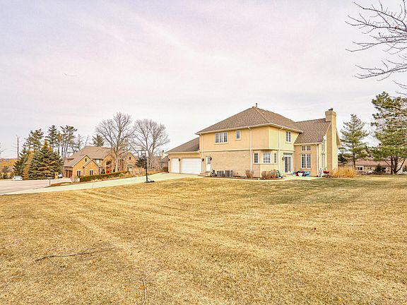 3rd image of 10831 Oakland Dr