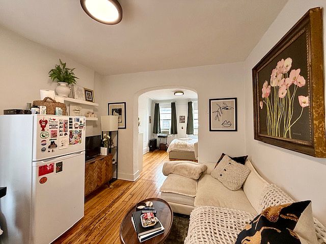 1st image of 221 E 5th St APT 21