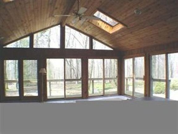 4th image of 15086 Hill Dr