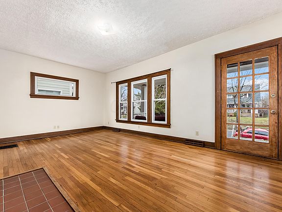 3rd image of 1180 Willard Ave