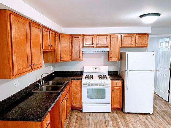 4th image of 2444 N Laramie Ave #1W