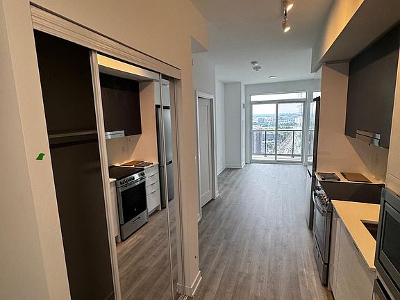 2nd image of 5105 Hurontario St #2809