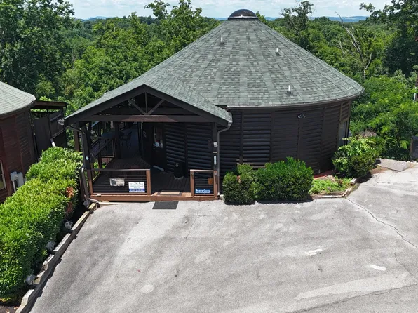 1086 Towering Oaks Dr, Sevierville, TN 37876