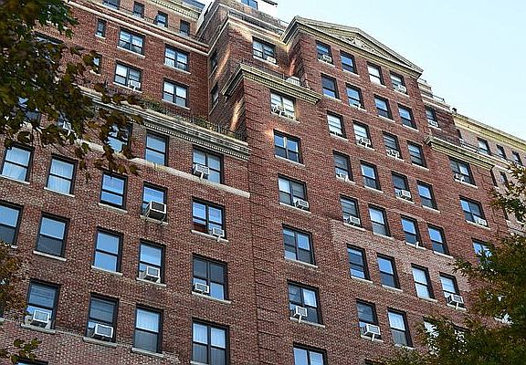 3rd image of 210 W 70th St APT 609
