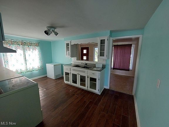 4th image of 102 Valley Rd