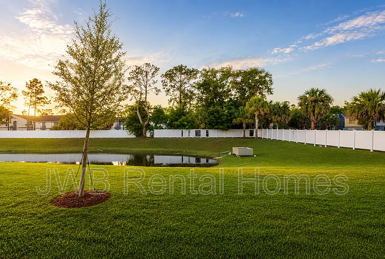 6055 Carolines Ct — Photo 15