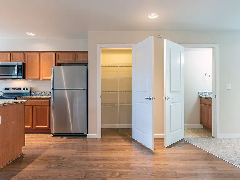 Modern 3 bedroom Townhomes with Garage — Photo 28