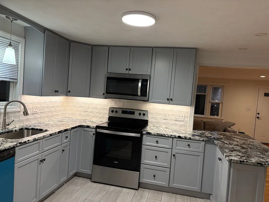 2 bed, 1.0 bath, 1001 sqft, $2,850 — Photo 3