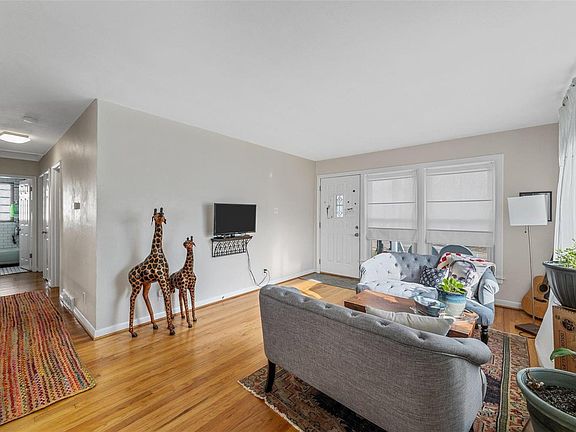 5th image of 1037 Barry Ct