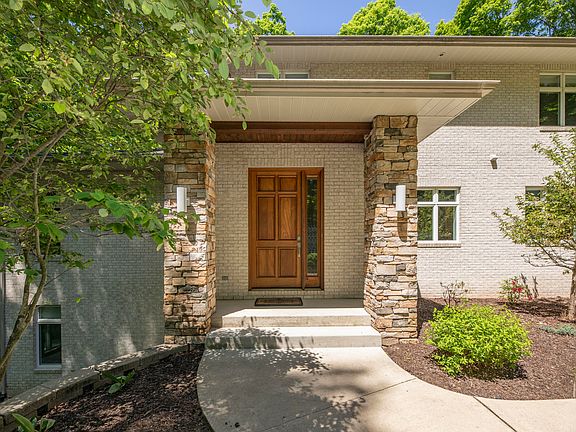 3rd image of 19798 Golfview Dr