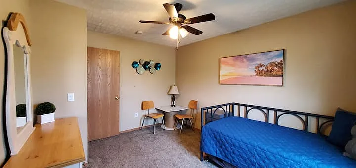 4453 W Portland St — Photo 36