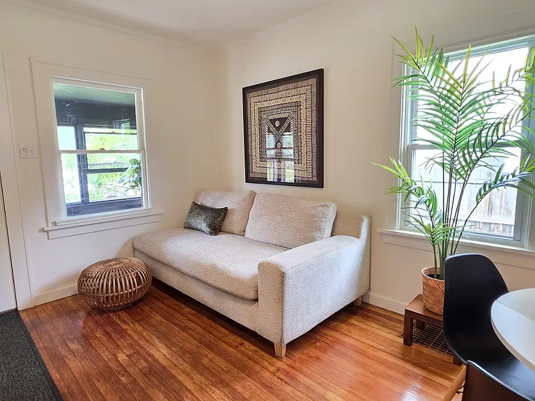 1334 Charlotte Ave — Photo 2