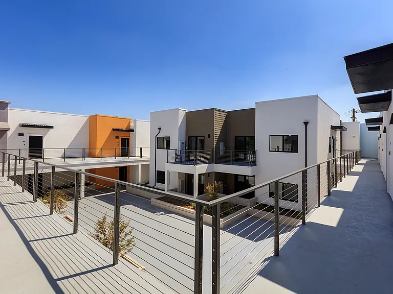 Mission 33 Apartments — Photo 10