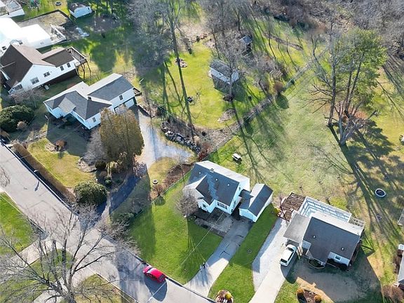 4th image of 336 Garden Dr
