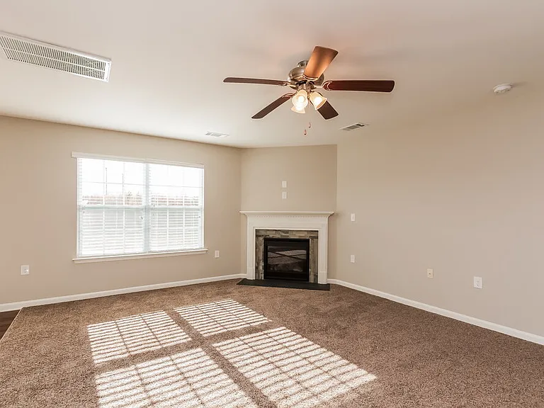 1537 Summer View Ln — Photo 2