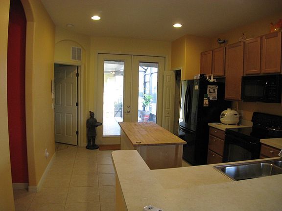 Kitchen w/upgraded appliances