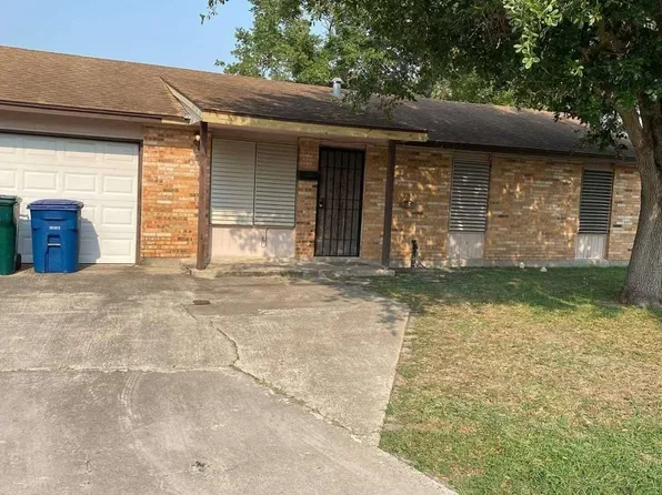 130 Green Branch Dr, Corpus Christi, TX 78405