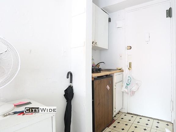 5th image of 52 W 8th St Frnt 2