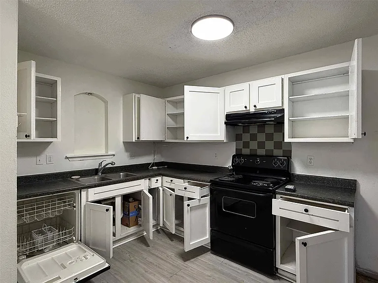 23215 Tree House Ln — Photo 5