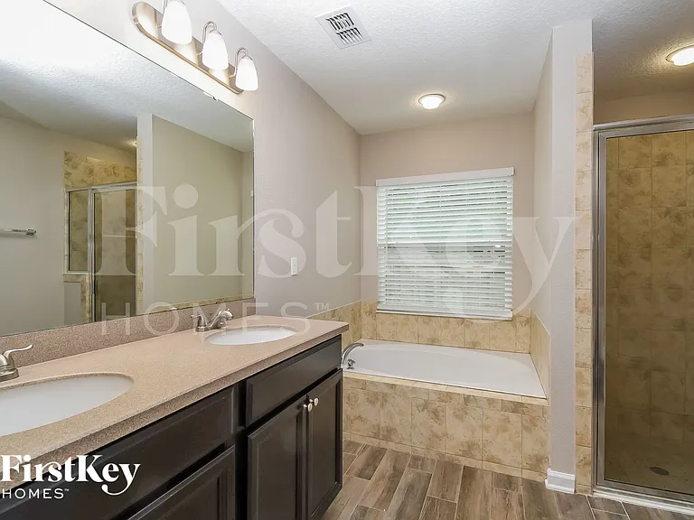 1044 Mayfair Creek Ct — Photo 10