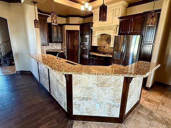 5th image of 601 S Frisco Rd