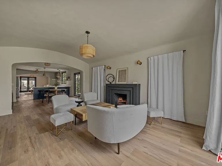 8822 Rosewood Ave — Photo 6