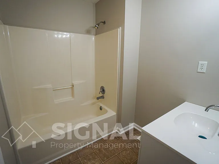 617 Ozark Ct — Photo 11