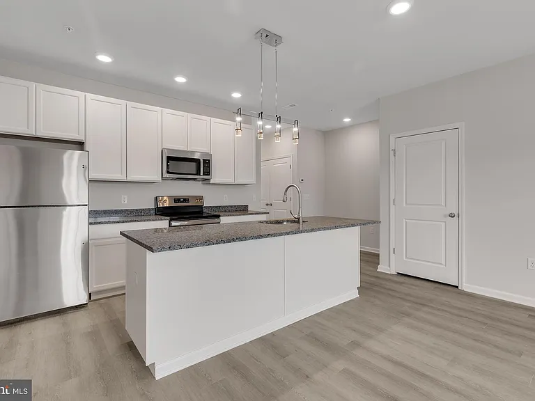 35 Wildflower Ln — Photo 1