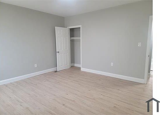 3rd image of 3327 Lawnview Ave