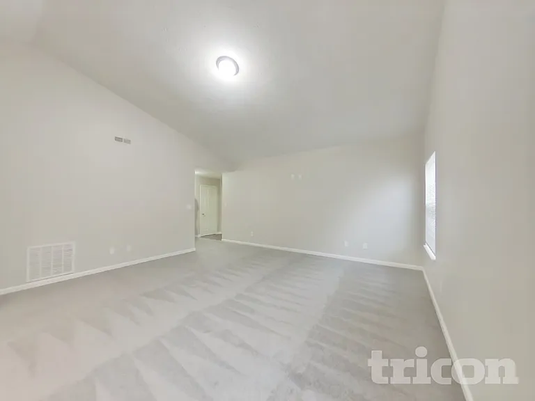 3247 Creekshore Dr — Photo 3