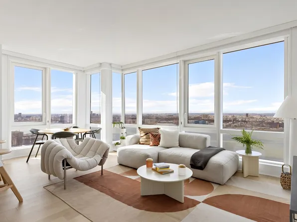 555 West 38th Street image 3 of 21