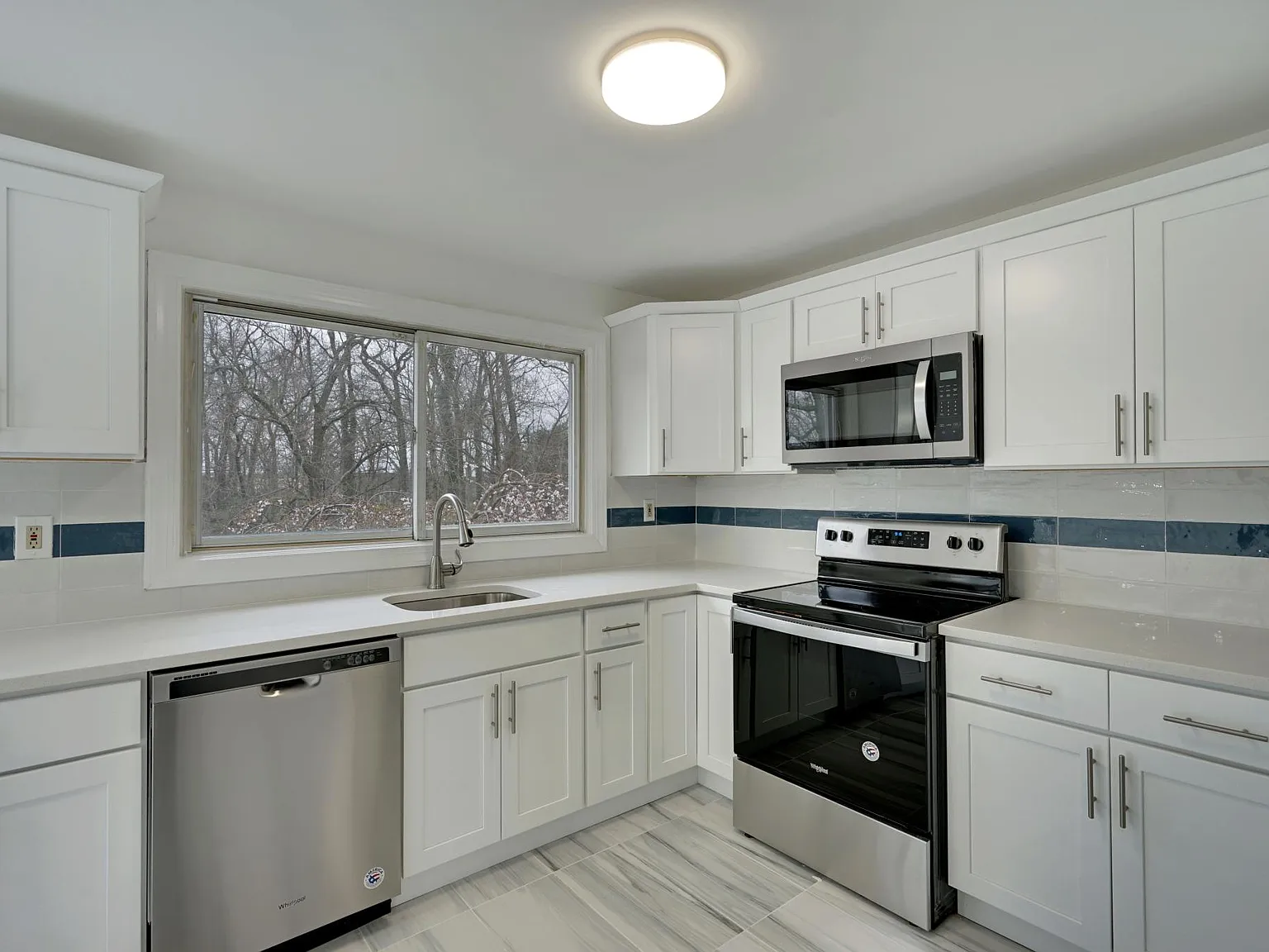 3 bed, 1500 sqft, $2,995 — Photo 4