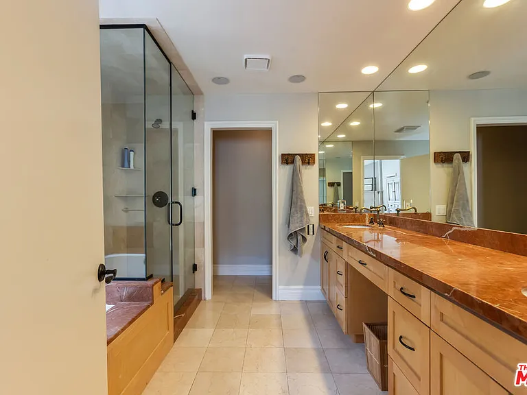 1541 Palisades Dr — Photo 26