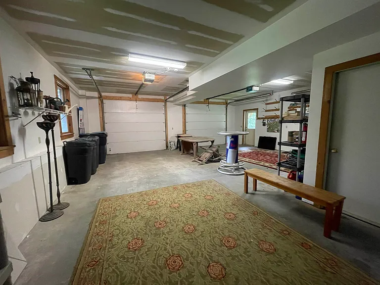 303 Westview Est — Photo 40