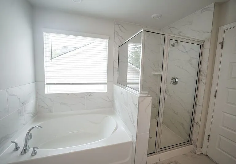 225 Lillian St — Photo 24