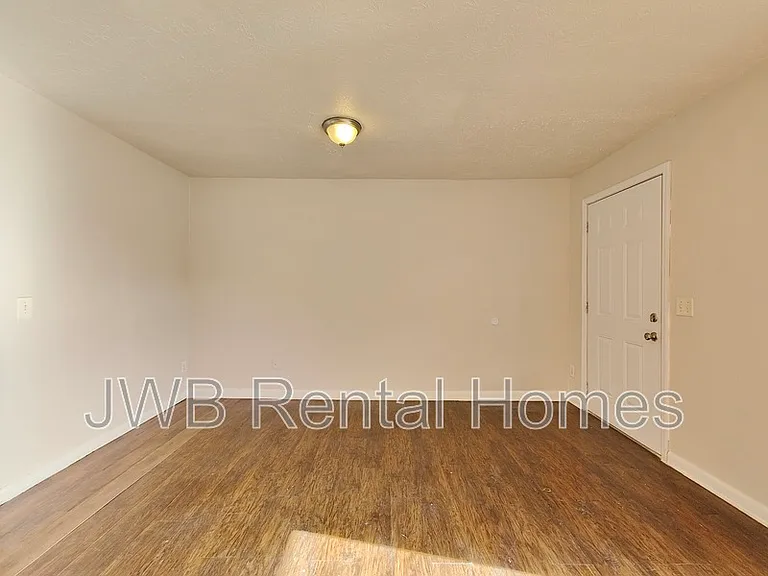 226 Spruce St — Photo 4