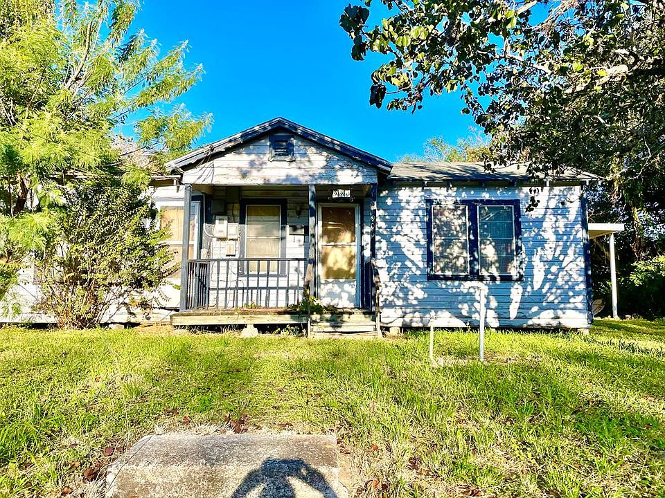 1st image of 906 N Avenue B