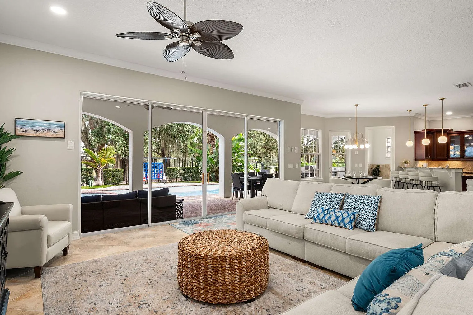 5 bed, 5.0 bath, 7050 sqft, $5,925 — Photo 3