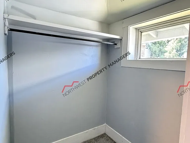 927 Marion St — Photo 14