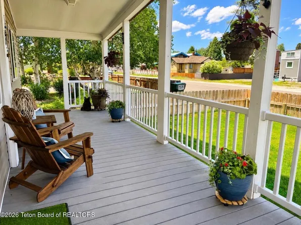 146 E A St, Pinedale, WY 82941