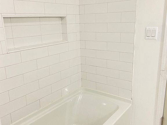 5th image of 3043 Trowbridge St #B1