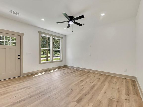 5th image of 3 Forsyth St NE