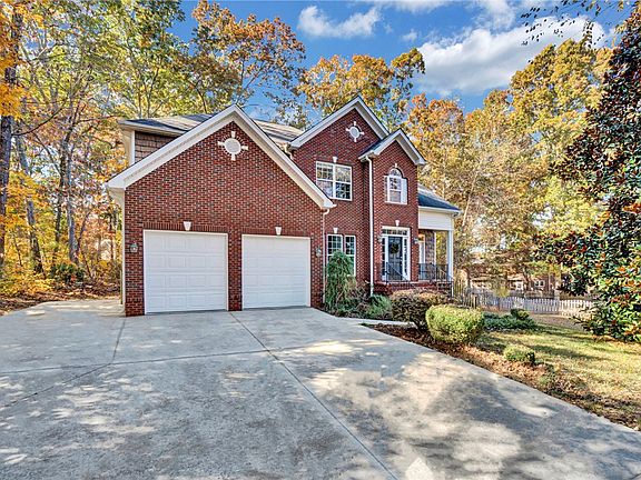 2nd image of 104 Ginkgo Ct