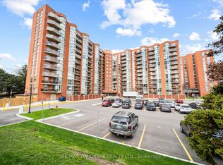 20 Dean Park Rd #902, Toronto, ON M1B3G9