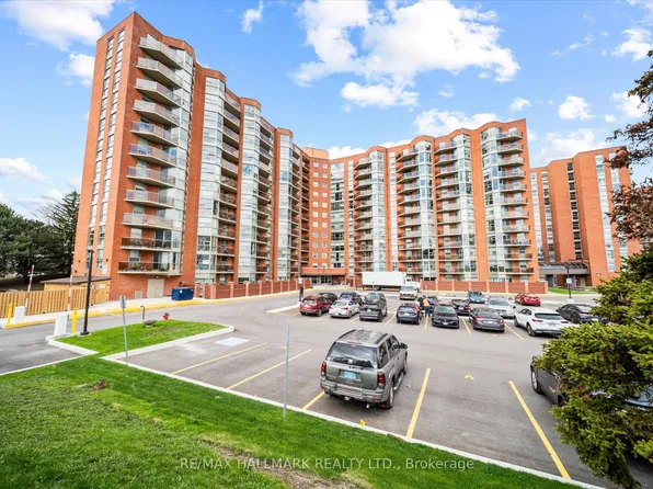 20 Dean Park Rd #902, Toronto, ON M1B 3G9