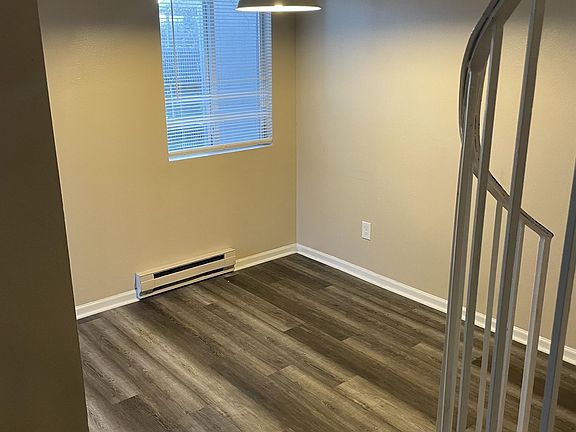 4th image of 4531 Boardwalk Dr #16788681