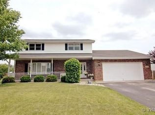 920 Lake Rd, New Lenox, IL 60451